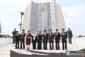 Kapolres Kediri Kota Turut Tabur Bunga dalam Upacara Hari Pahlawan  2025, wujud Penghormatan untuk Para Pejuang Bangsa