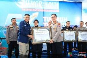 Komitmen Jaga Keamanan dan Ekonomi Daerah, Kapolres Kediri Kota diganjar penghargaan dari SKH Memorandum