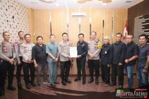 Bangun Harmoni Kota Kediri, PSHT Pusat Madiun Jalin Silaturahmi dengan Kapolres Kota Kediri