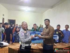 Polantas Menyapa: Satlantas Polres Nganjuk Sosialisasikan Tertib Lalu Lintas dan Ops Zebra Semeru 2025 kepada Warga Balongasem