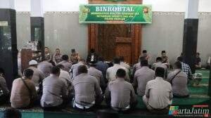Polres Nganjuk Gelar Binrohtal, Tekankan Pentingnya Ikhlas dalam Menjalankan Tugas Kepolisian
