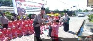 Ops Zebra Semeru 2025, Polsek Wates Edukasi Tertib Lalu Lintas untuk Anak-Anak KB-TK Al-Minhaaj