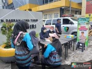 Bakti Kesehatan Polres Kediri Hadir di CFD, Puluhan Warga Dapat Layanan Gratis
