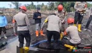 Polda Jatim Bantu Bersihkan Endapan Lahar Dingin Pascaerupsi Gunung Semeru