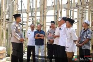 Polres Kediri Salurkan Puluhan Karung Semen Dukung Pembangunan Masjid