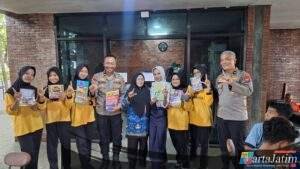 “Satbinmas Polres Kediri Kota Gelar ‘Rabu Berguru’, Ajak Anggota dan Pelajar Tingkatkan Wawasan di Perpustakaan Kota”