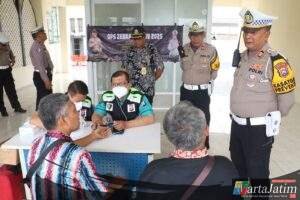 Operasi Zebra Semeru Polres Pelabuhan Tanjungperak Ramp Check Angkutan Umum dan Tes Urine Sopir