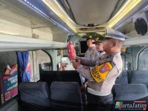 Rampcheck Gabungan di PO. Konco Dewe, Satlantas Polres Nganjuk Pastikan Armada Bus Laik Jalan