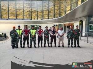 Responsif dan Humanis, Polres Kediri Kota Kawal Mobilitas Penumpang di Bandara Dhoho