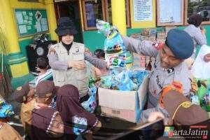 Polisi Gelar Trauma Healing dan Berbagi Snack untuk Pelajar Terdampak Erupsi Gunung Semeru