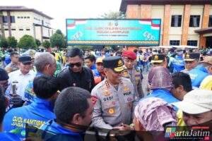 Polri Perkuat Kemitraan dengan Ojek Online: Polda Lampung Gelar Bakti Sosial dan kesehatan pada Apel Ojol Kamtibmas Nasional 2025