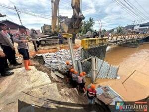 Kolaborasi Polri dan Masyarakat Sukses Pulihkan Jembatan Pandan Tapanuli Tengah