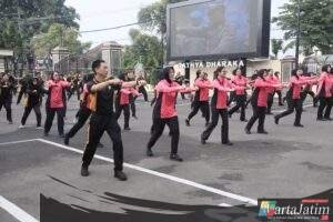 Olahraga Bersama di Polres Kediri Kota: Menguatkan Kebersamaan, Mendekatkan Pimpinan dan Anggota