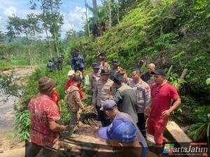 Kapolres Probolinggo Salurkan Bantuan untuk Warga Terdampak Banjir di Tiris