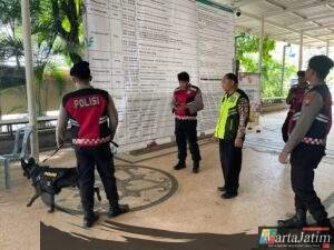 Ops Lilin Semeru Polda Jatim Libatkan Unit K9 Ditsamapta Laksanakan Patroli dan Sterilisasi Gereja