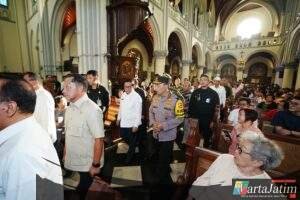 Tinjau 2 Gereja, Kapolri Pastikan Pengamanan dan Pelayanan Misa Malam Natal