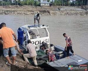Polri Siagakan Swam Boat di Kutablang Bireuen, Bantu Mobilitas Warga Pascabencana