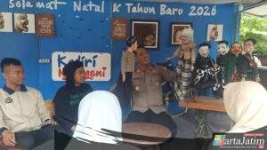 Lewat Pertunjukan Wayang, Kapolsek Kediri Kota Ajak Pemuda Rayakan Tahun Baru Dengan Kegiatan Positif