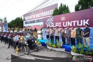 Wakapolri Tinjau Penyaluran Bantuan Polri untuk Warga Terdampak Bencana di Padang Pariaman