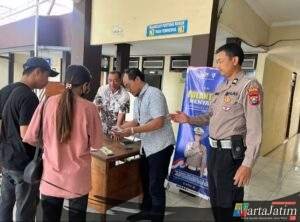 Jelang Operasi Lilin Semeru 2025,Satlantas Polres Kediri Kota Berikan Himbauan Kamseltibcarlantas Dan Berikan Edukasi tentang Layanan Administrasi Kendaraan Pada Masyarakat