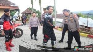 Trabas Kamtibmas, Kapolres Nganjuk Bersama Komunitas Trail Salurkan Bansos dan Layanan Kesehatan Gratis