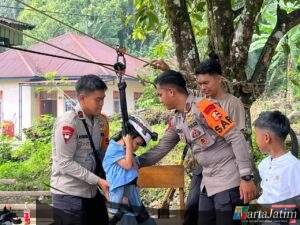 Trauma Healing Polri Hadirkan Flying Fox untuk Kembalikan Senyum Anak-Anak Terdampak Bencana di Kayu Pasak