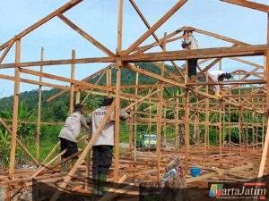 Capai 47 Unit, Pembangunan Huntara Sat Brimob Polda Sumbar Terus Berjalan di Pauh