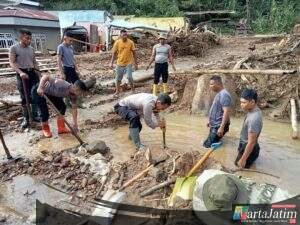 Gotong Royong Pascabanjir, Polri Pulihkan Drainase Tersumbat dan Gorong-gorong di Rusip Antara