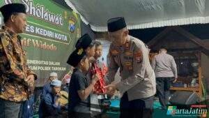 Polsek Tarokan Gelar Pengajian dan Sholawat Bersama Gus Arif Widodo, Perkuat Sinergitas Jaga Kamtibmas