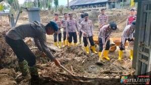 Polri dan Warga bergandengan Tangan, Polindes Meunasah Mancang Bangkit dari Lumpur Banjir