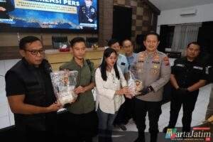 Polres Magetan Kembalikan Emas Senilai 1 Miliar, Pascatangkap 5 Tersangka Pembobol Toko
