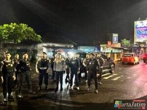 Pimpin Patroli Malam, Wakapolres Jember : Wujudkan Keamanan dan Kenyamanan Warga adalah Komitmen