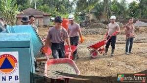 Tim SAR Resimen II Pas Pelopor Normalisasi Sungai dan Dukung Pembangunan Huntara di Agam