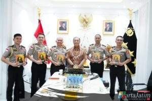Lewat Buku, Wakapolri Titipkan Pesan Penting Pemberantasan TPPA–PPO kepada 5 Calon Atase dan Staf Teknis Polri