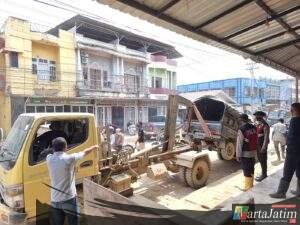 Dari Jalan Tergenang ke Bengkel Perbaikan, Polisi gunakan towing  Evakuasi Mobil Warga Pascabanjir