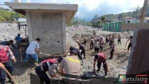 Bersihkan Rumah Allah Pascabanjir, Polri dan Warga Bener Meriah Gotong Royong Siapkan Meunasah Sambut Ramadan