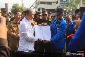 Humanis, Polres Probolinggo Beri Layanan Aksi Damai PC PMII