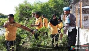 Polda Jatim Gelar Kerja Bakti Serentak Laksanakan Program Gerakan Indonesia Asri