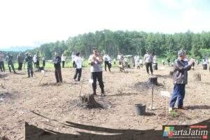 Polres Bondowoso Turut Tanam 1.000 Pohon Gerakan Sedekah Oksigen HPN 2026