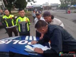 Pelanggaran Berulang Jadi Alasan Satlantas Polres Kediri kota Bertindak Tegas Tahan Bus Bagong karena Ngeblong