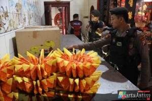 Polres Pelabuhan Tanjungperak Sterilisasi Klenteng Jelang Perayaan Imlek