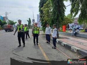 Cuti Bersama Imlek, Parkir Liar Menjamur di Depan Kediri Town Square, Polisi Bertindak