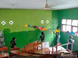 Jelang Ramadhan Perdana 2026, Satgas TMMD ke-127 Bersihkan Sekolah dan Masjid di Desa Gadungan