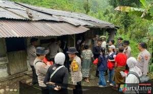 Polri Peduli : Medan Sulit dan Daerah Terpencil Tak Surutkan Polres Jember Salurkan Bantuan Untuk Warga