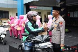 Polres Tulungagung Berbagi Takjil Tebar Kebaikan di Bulan Ramadhan