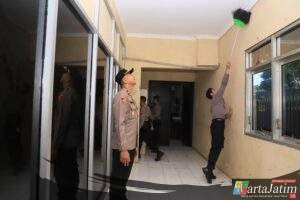 Wakapolres Kediri Kota Turun Langsung Awasi Gerakan ASRI, “1 Jam Awal Resik” Jadi Budaya Kerja Baru