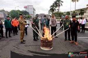 Polres Jember Musnahkan Ribuan Botol Miras Hasil Operasi Pekat di Bulan Ramadhan
