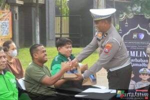 Cepat Dekat Bersahabat : Polres Probolinggo Buka Layanan Samsat dan Sim Keliling Sambil Berbagi Takjil