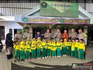 Peduli Sesama, Polsek Grogol Berbagi Kebahagiaan dengan Anak Yatim Piatu