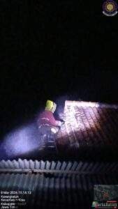 Musim Penghujan,Laporan Kejadian Darurat Wilayah Kabupaten Kediri Melonjak Tajam,3 Laporan Berhasil Di Tangani Damkar Dalam Semalam